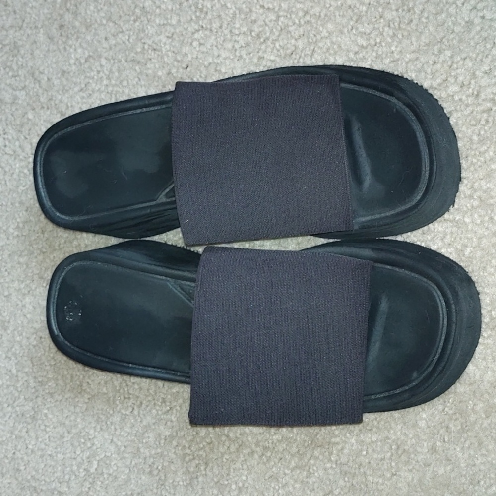 Black elastic slides